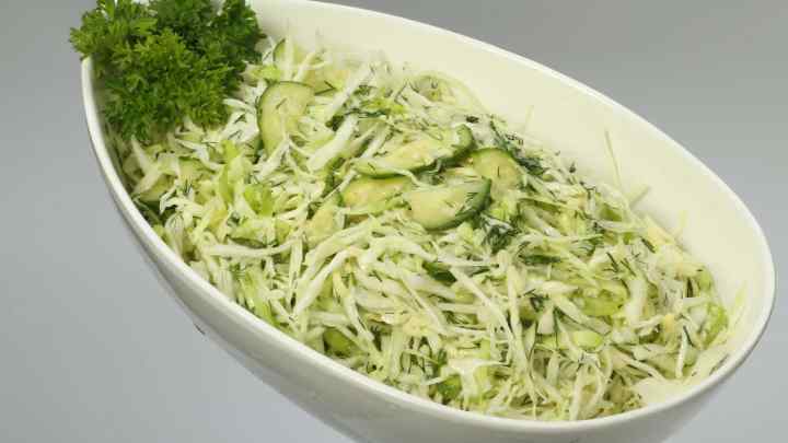 10 рецептів смачних салатів зі свіжої капусти