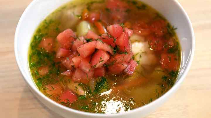 Гороховий суп з червоною рибою