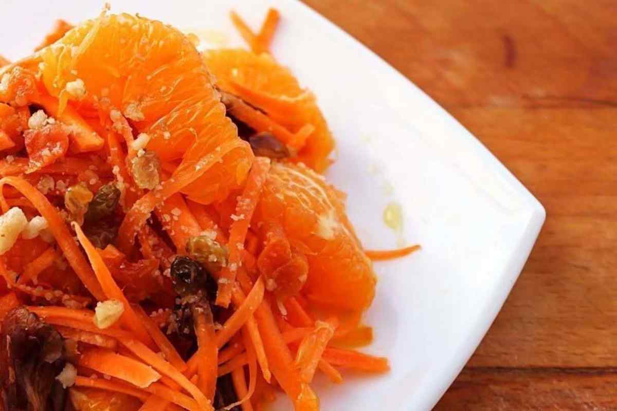 Солодкий салат з моркви з горіхом і апельсинами