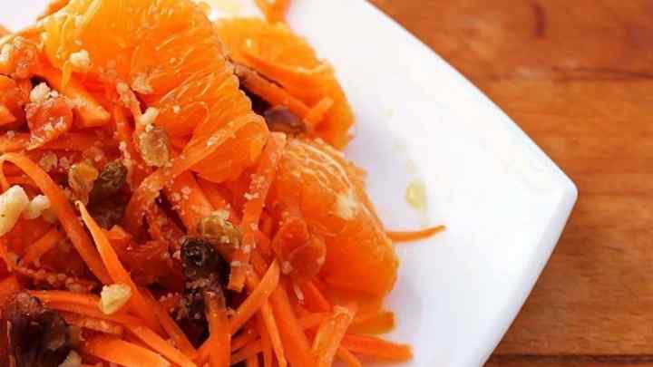 Солодкий салат з моркви з горіхом і апельсинами
