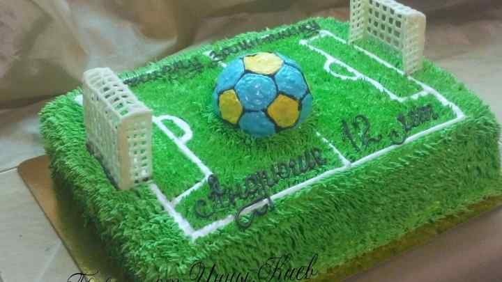 Як приготувати торт у формі футбольного поля
