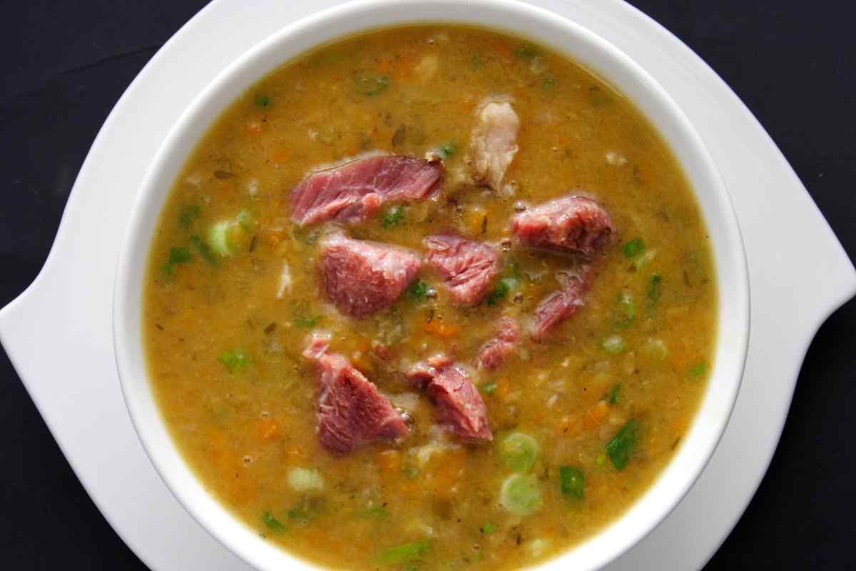 Як приготувати гороховий суп-пюре з копченостями