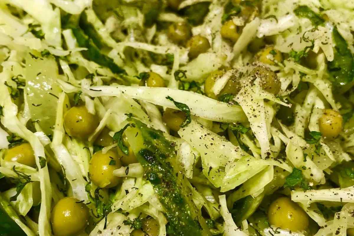 Збірка популярних рецептів салатів із зеленим горошком