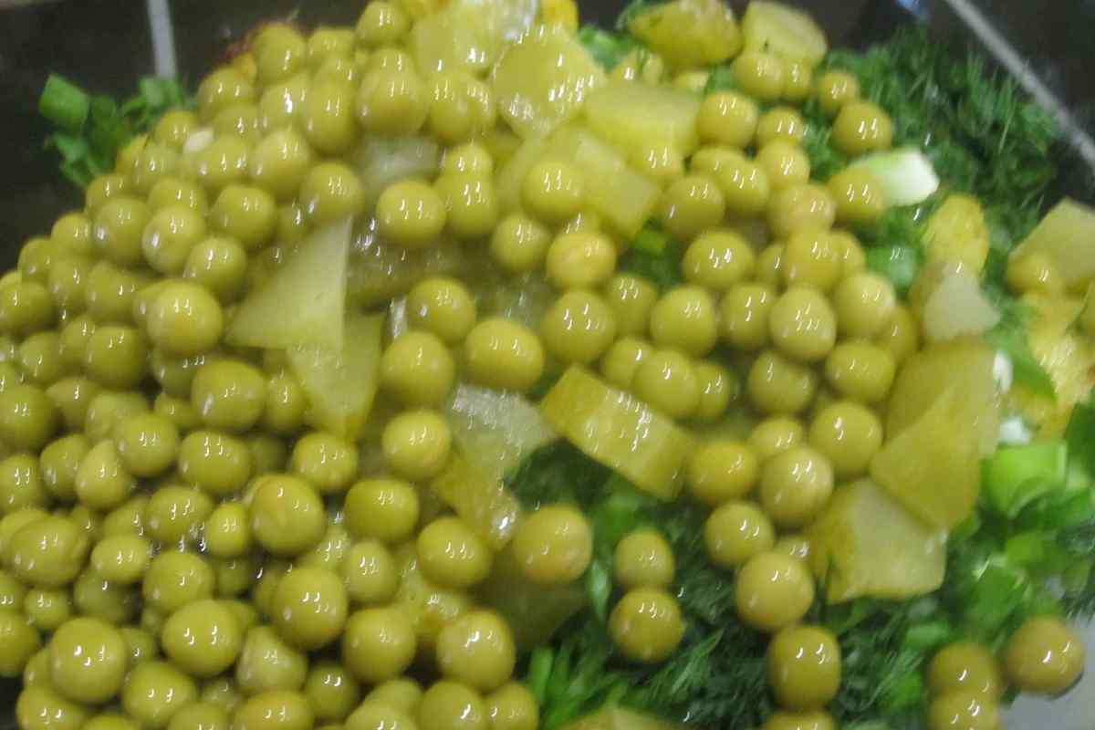 Як приготувати заливне з овочів з яйцем і зеленим горошком