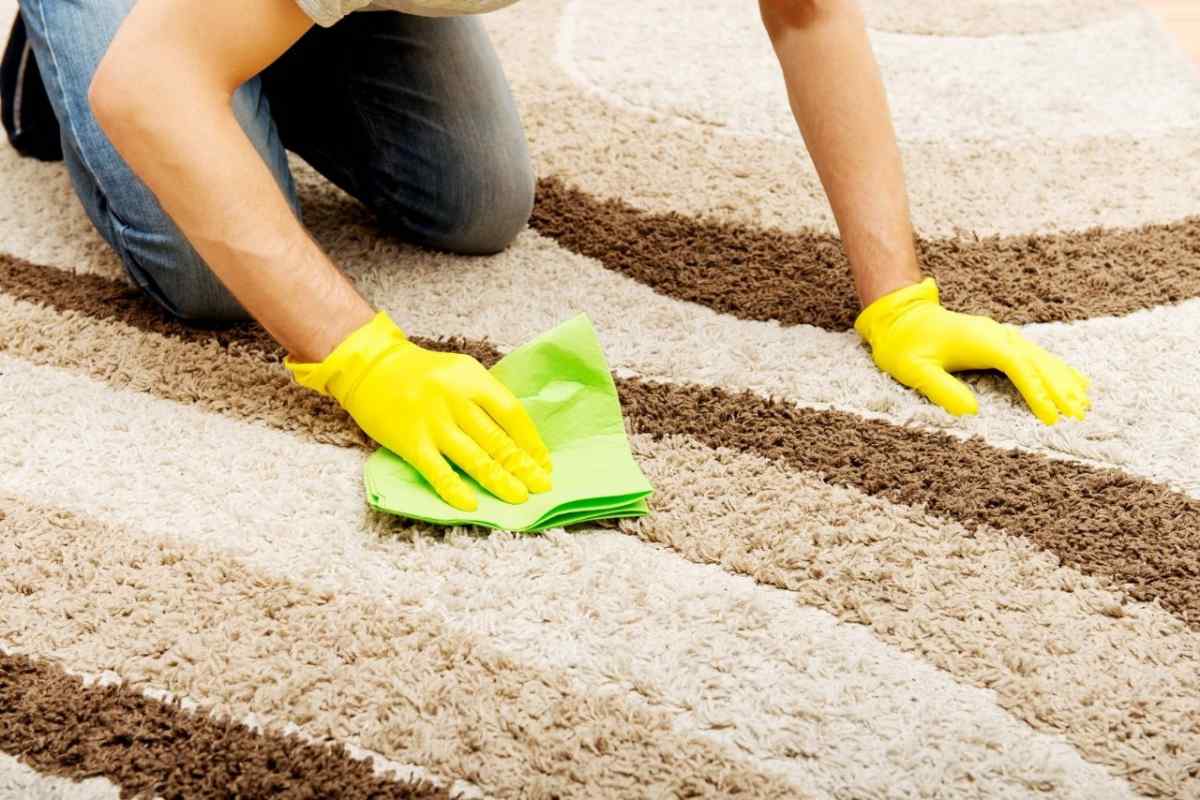 Як почистити в домашніх умовах килим