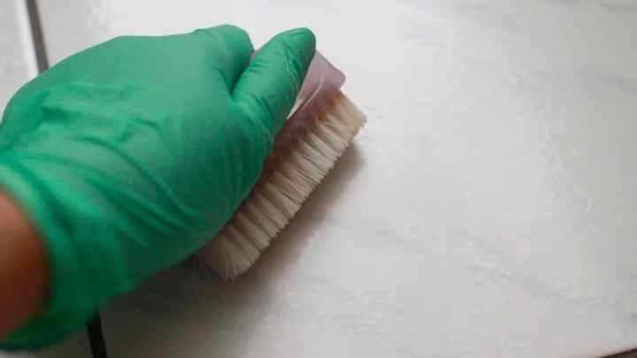 Як очистити тканину від клею