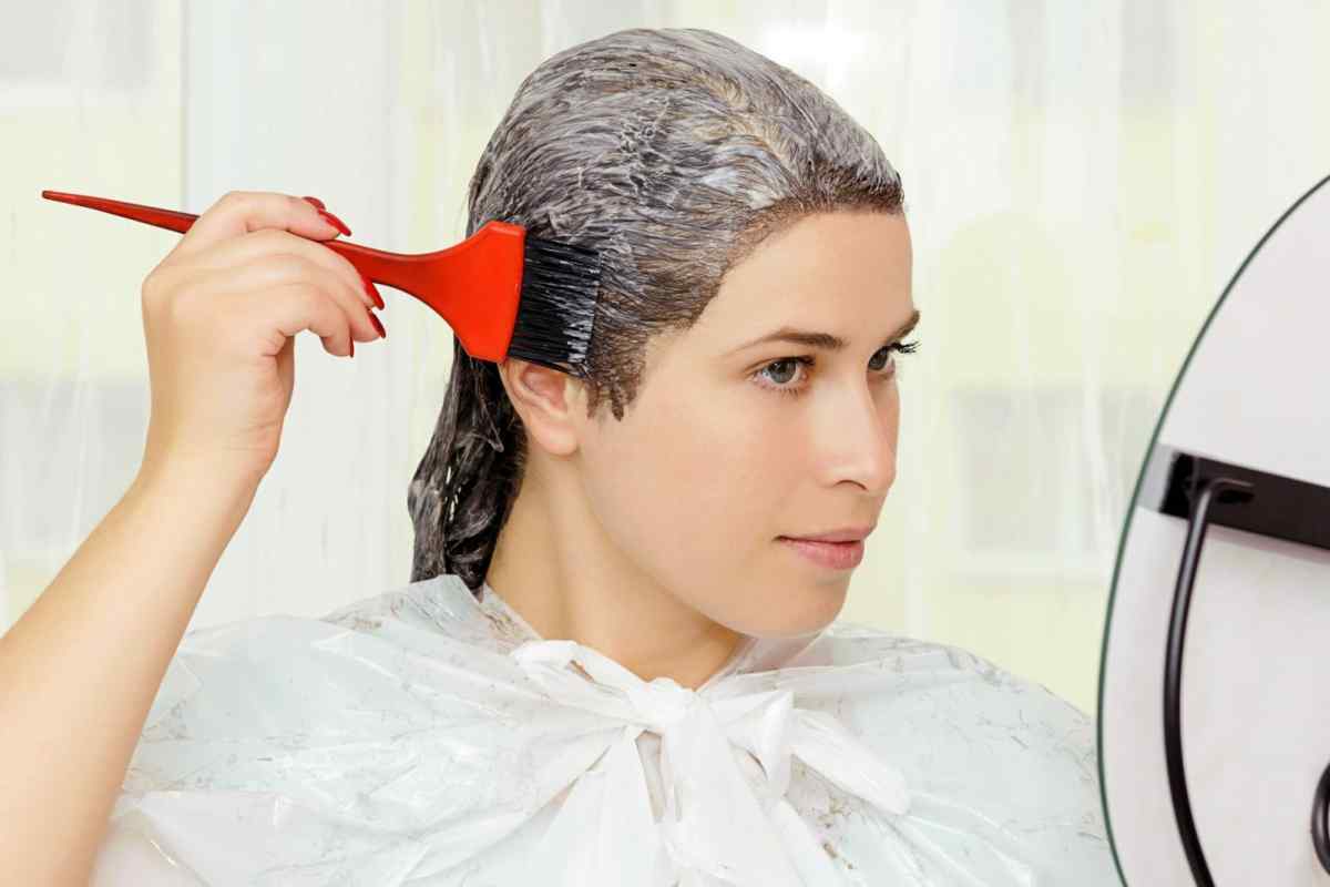 Як фарбувати волосся в домашніх умовах