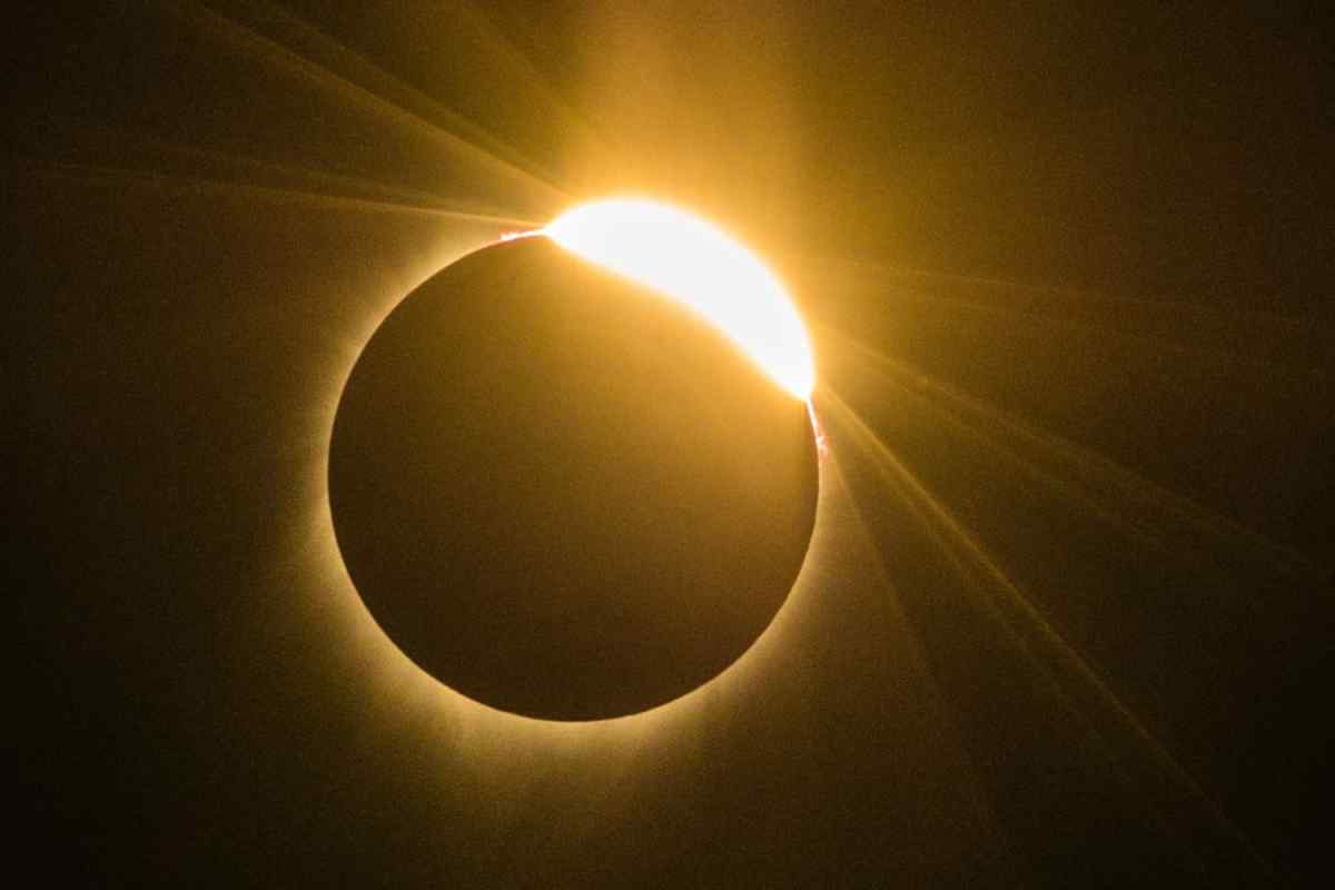 Як часто трапляється сонячне затемнення