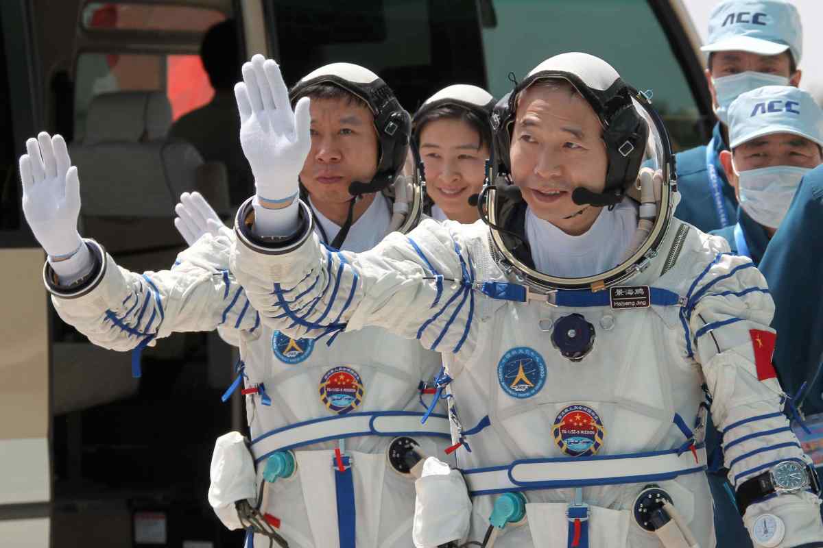 Хто став першою жінкою-космонавтом у Китаї