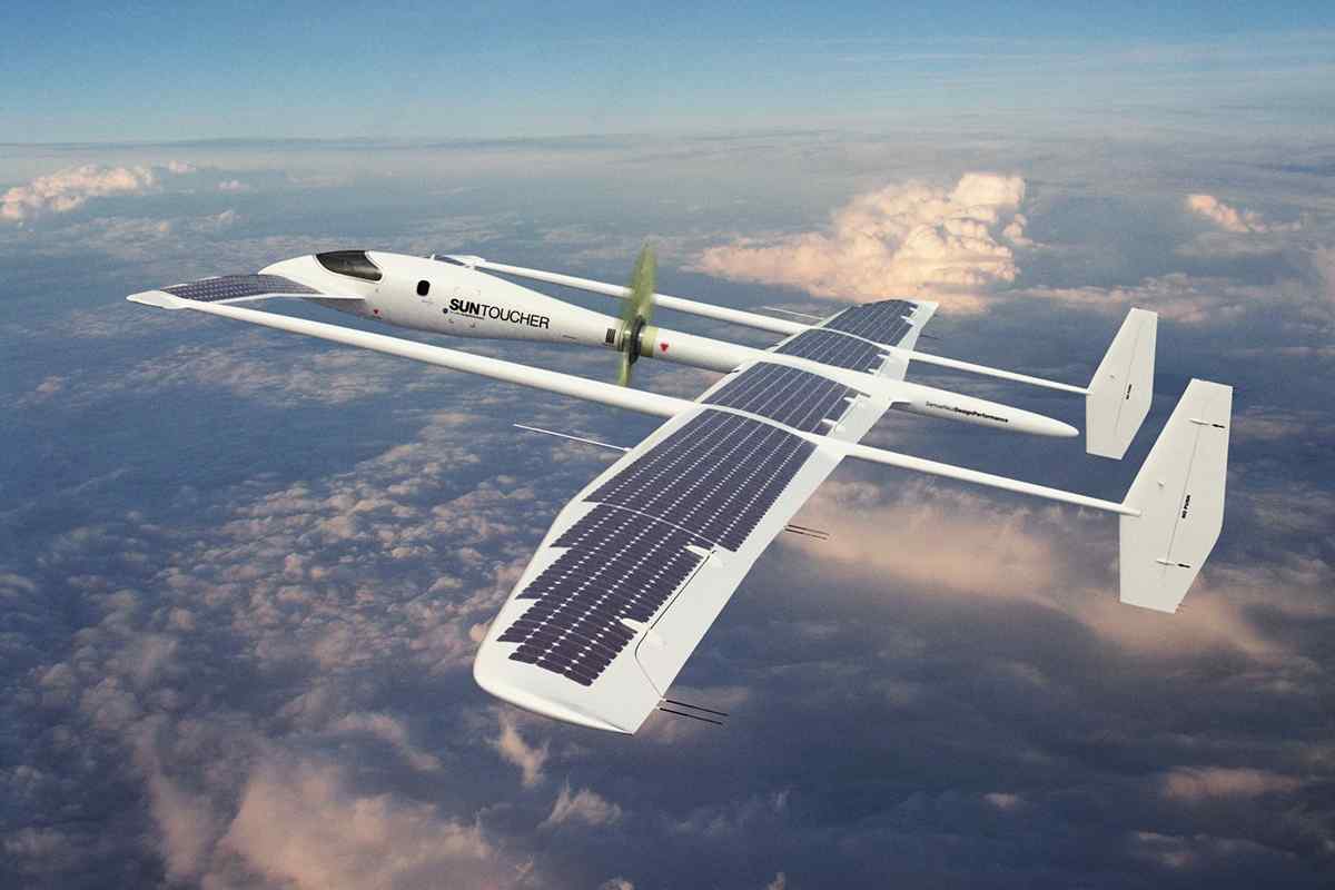 Хто придумав літак на сонячних батареях