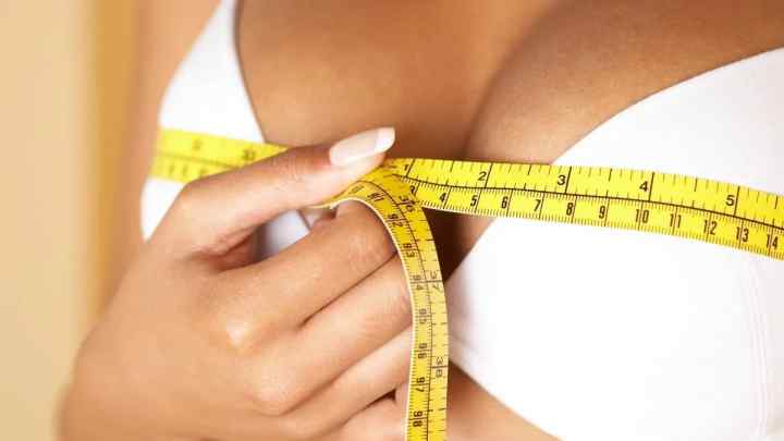 Від чого залежить розмір грудей у жінок