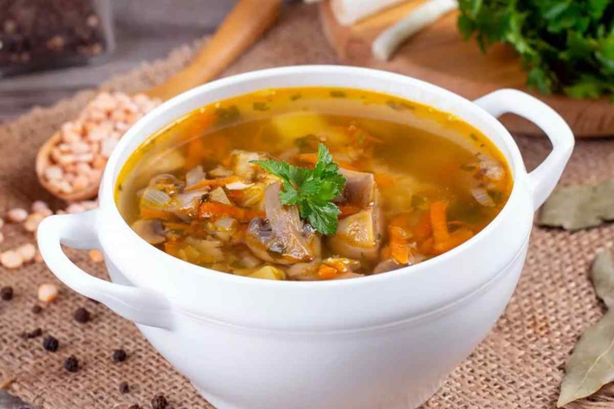 Гороховий суп з грибами