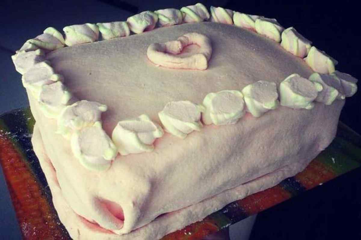Як прикрасити торт мастикою з маршмеллоу