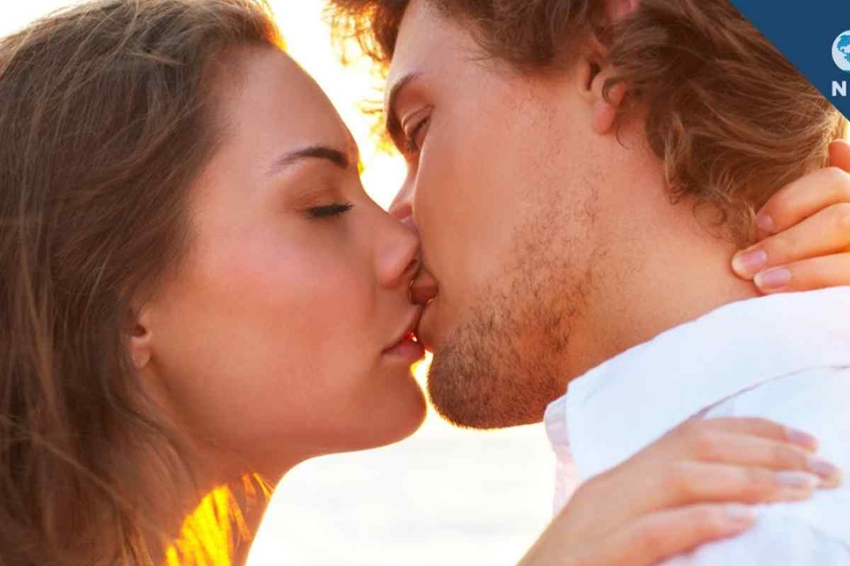 Як правильно цілуватися з хлопцем в перший раз