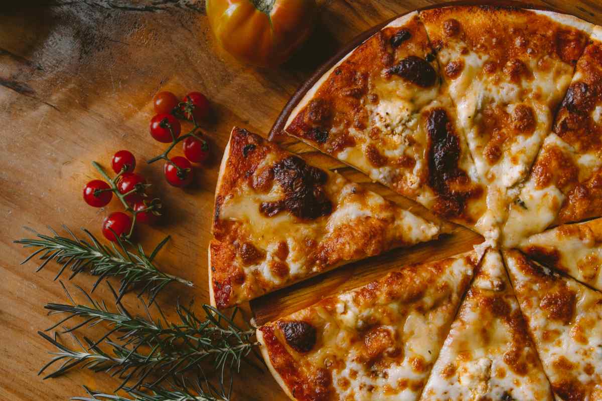 Як приготувати справжню італійську піцу