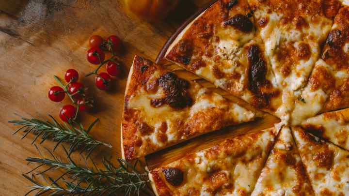 Як приготувати справжню італійську піцу
