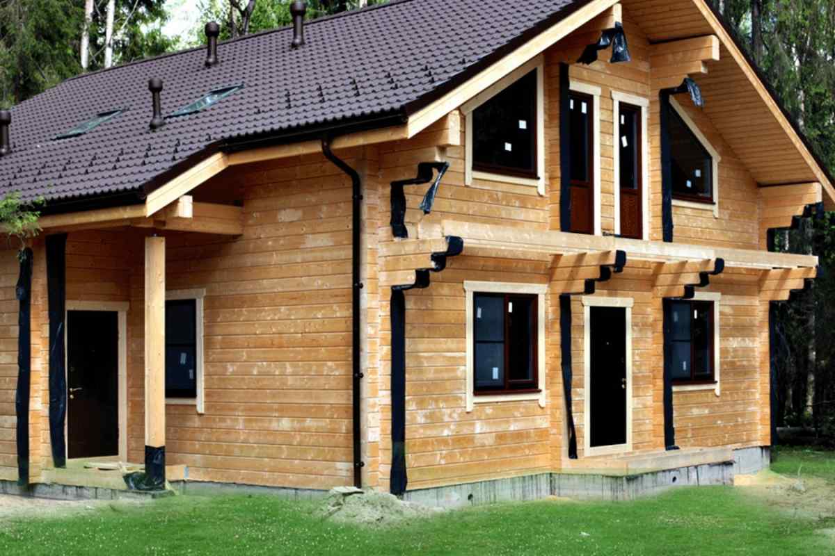 Будівництво дерев 'яних будинків і котеджів: як вибрати підрядника