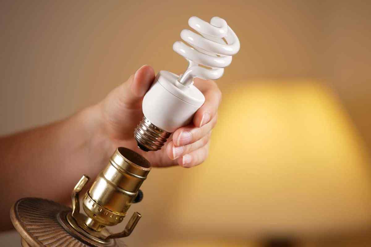 Як використовувати енергозберігаючі лампи