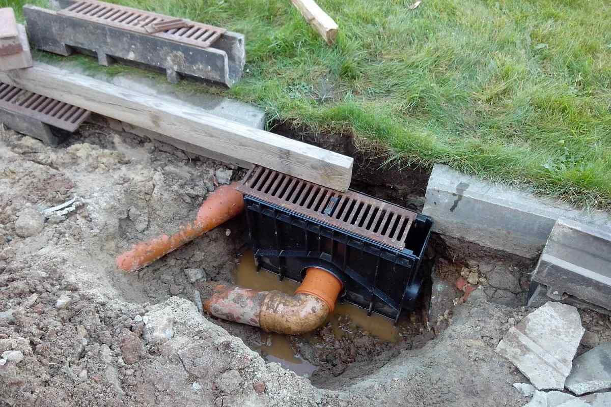 Зливова каналізація своїми руками: пристрій зливової каналізації для дачі і приватного будинку