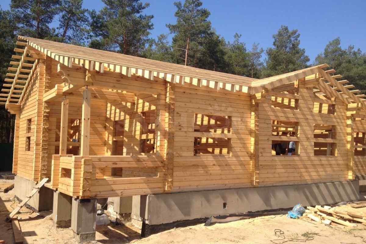 Як побудувати дерев 'яний будинок
