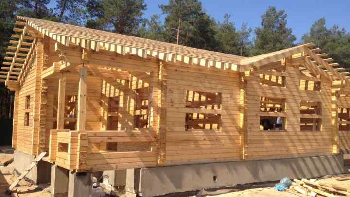 Як побудувати дерев 'яний будинок