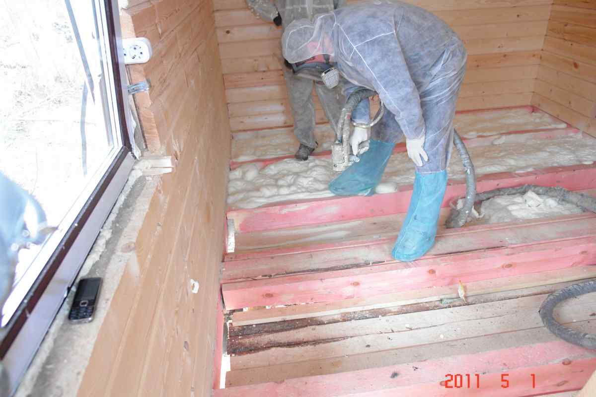 Як утеплювати підлогу в дерев 'яному будинку