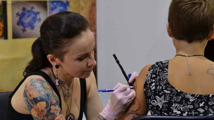 Чи можна юристам робити татуювання