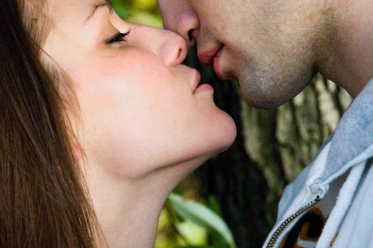 Як зрозуміти наміри щодо поцілунків