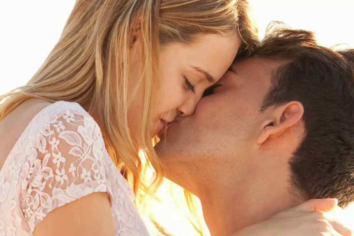 Як розтлумачити сон про поцілунка