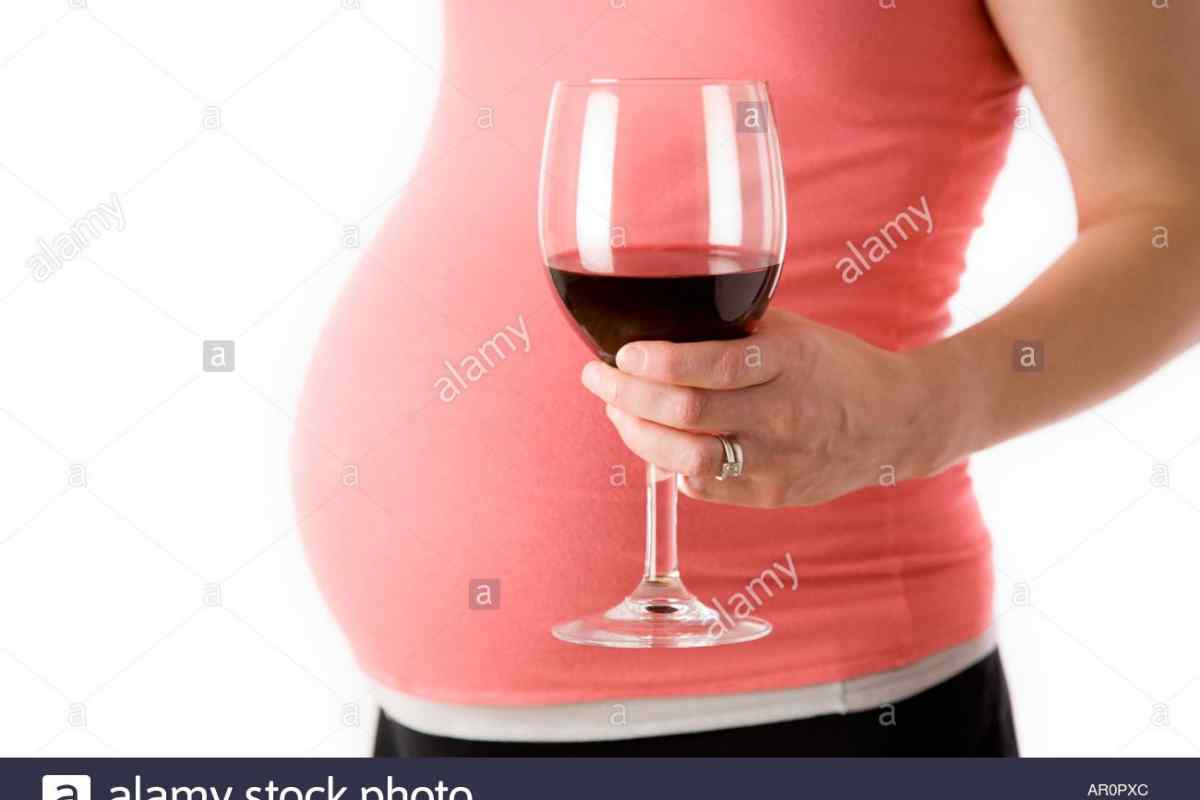 Чи можна мати годування пити вино