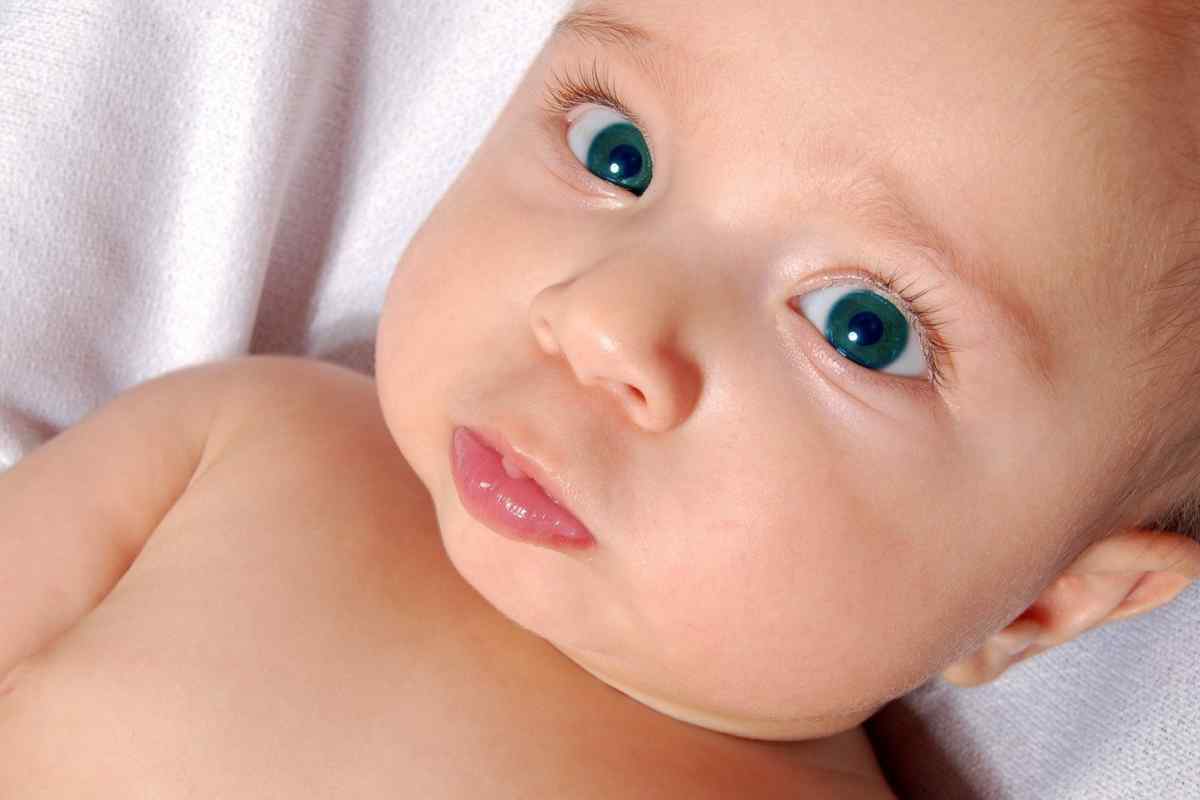 Коли у немовлят змінюється колір очей