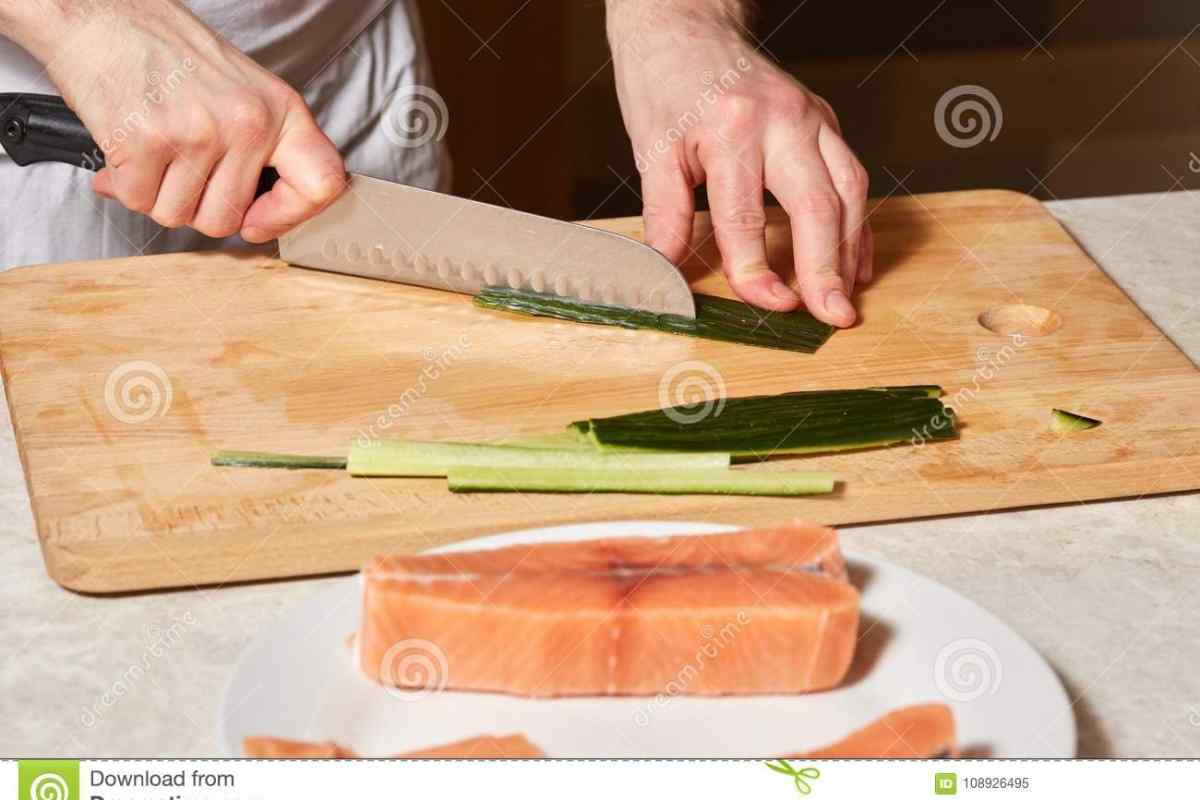 Як різати рибу для суші