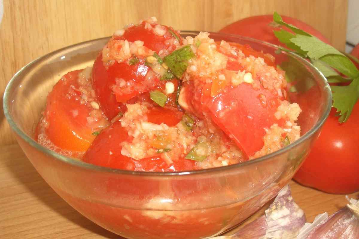 Як приготувати швидкі помідори по-корейськи
