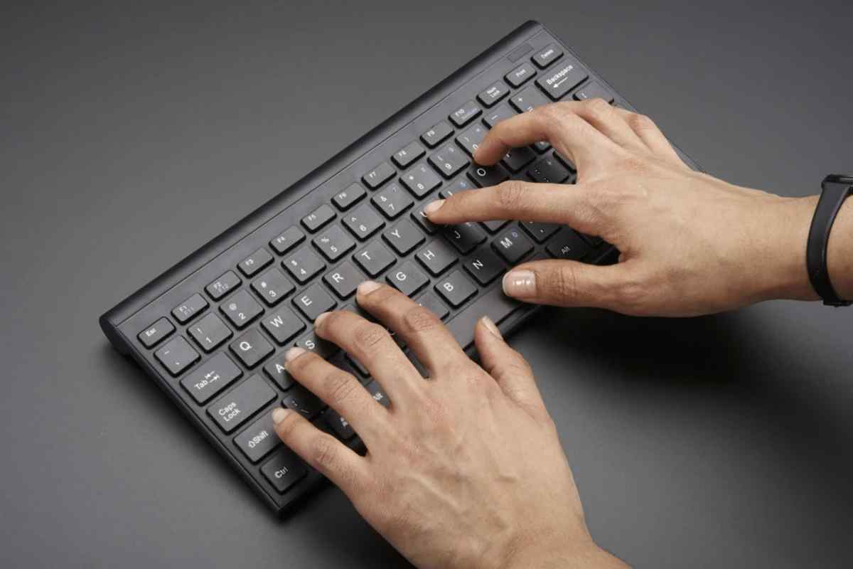 Яку клавіатуру вибрати користувачеві - дротову або бездротову