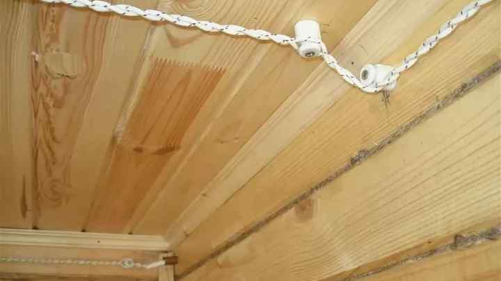 Як провести проводку в дерев 'яному будинку
