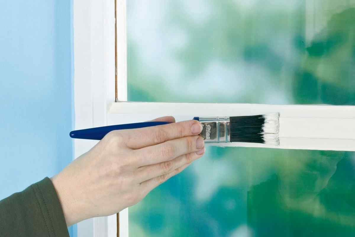 Як очистити вікна від старої фарби