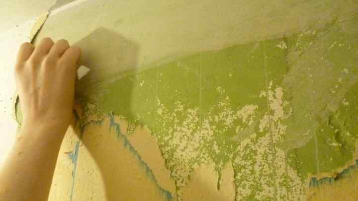 Як очистити стару фарбу від стіни