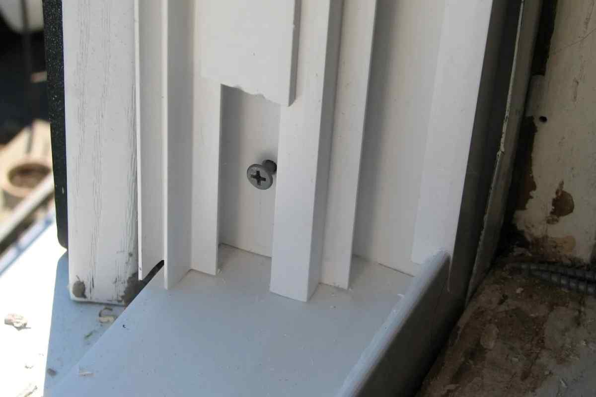 Як самостійно відрегулювати пластикові балконні двері