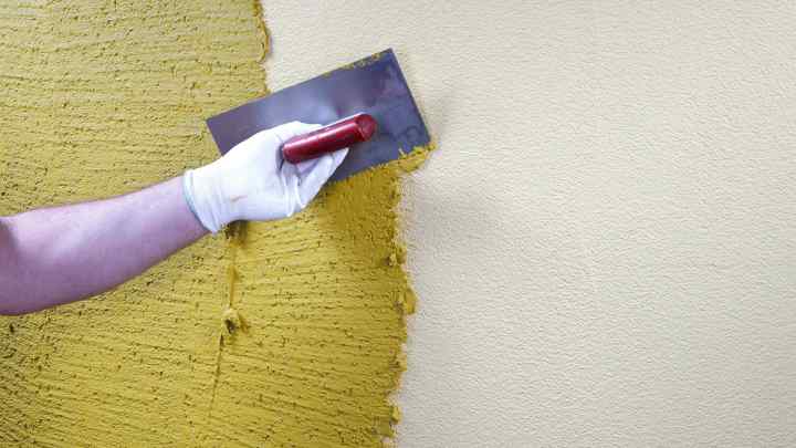 Як очистити фарбу від стіни