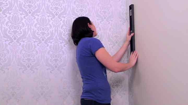 Як підготувати стіни по поклейку шпалер