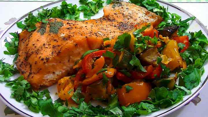 Як запекти рибу з овочами