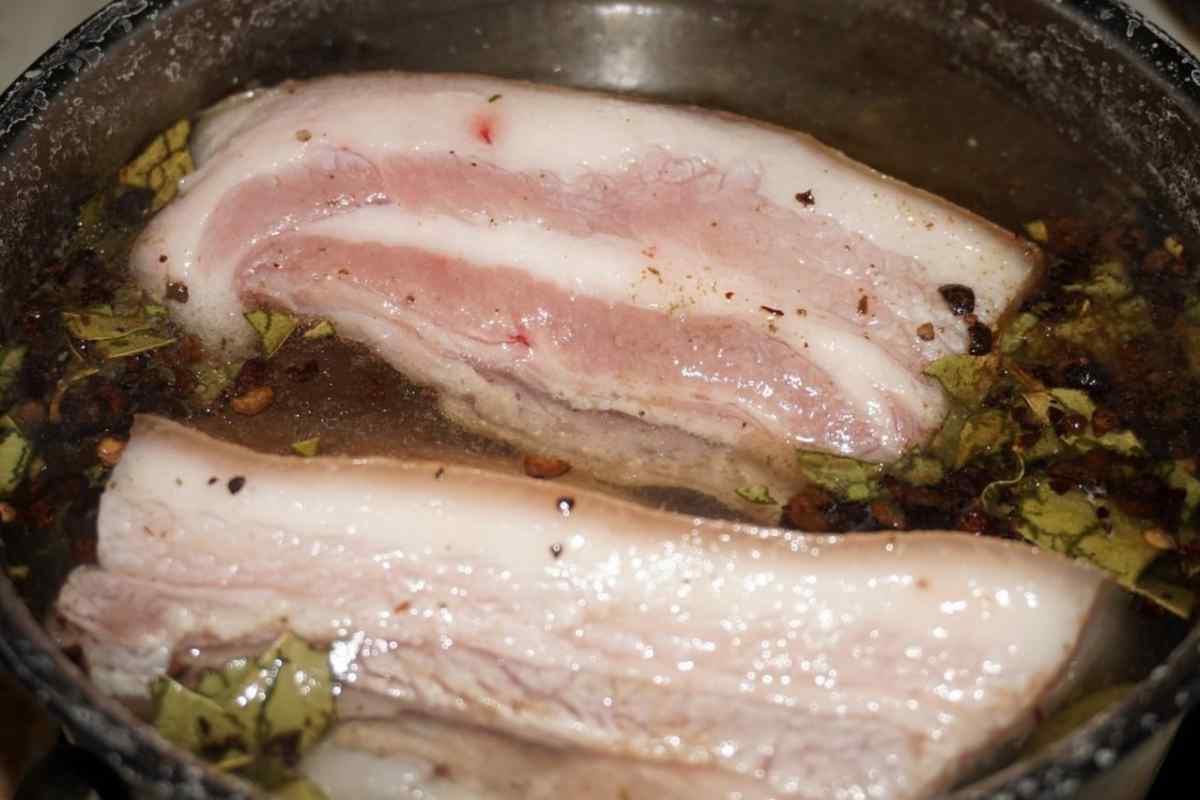 Як солити свинину