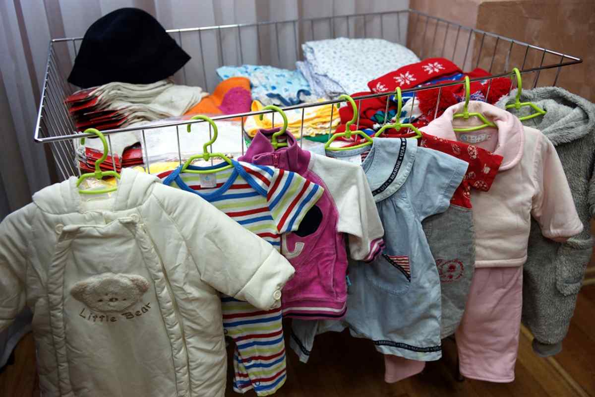 Як отримати дитячий одяг у дар