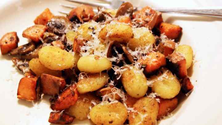 Як приготувати картоплю з грибами в вершках