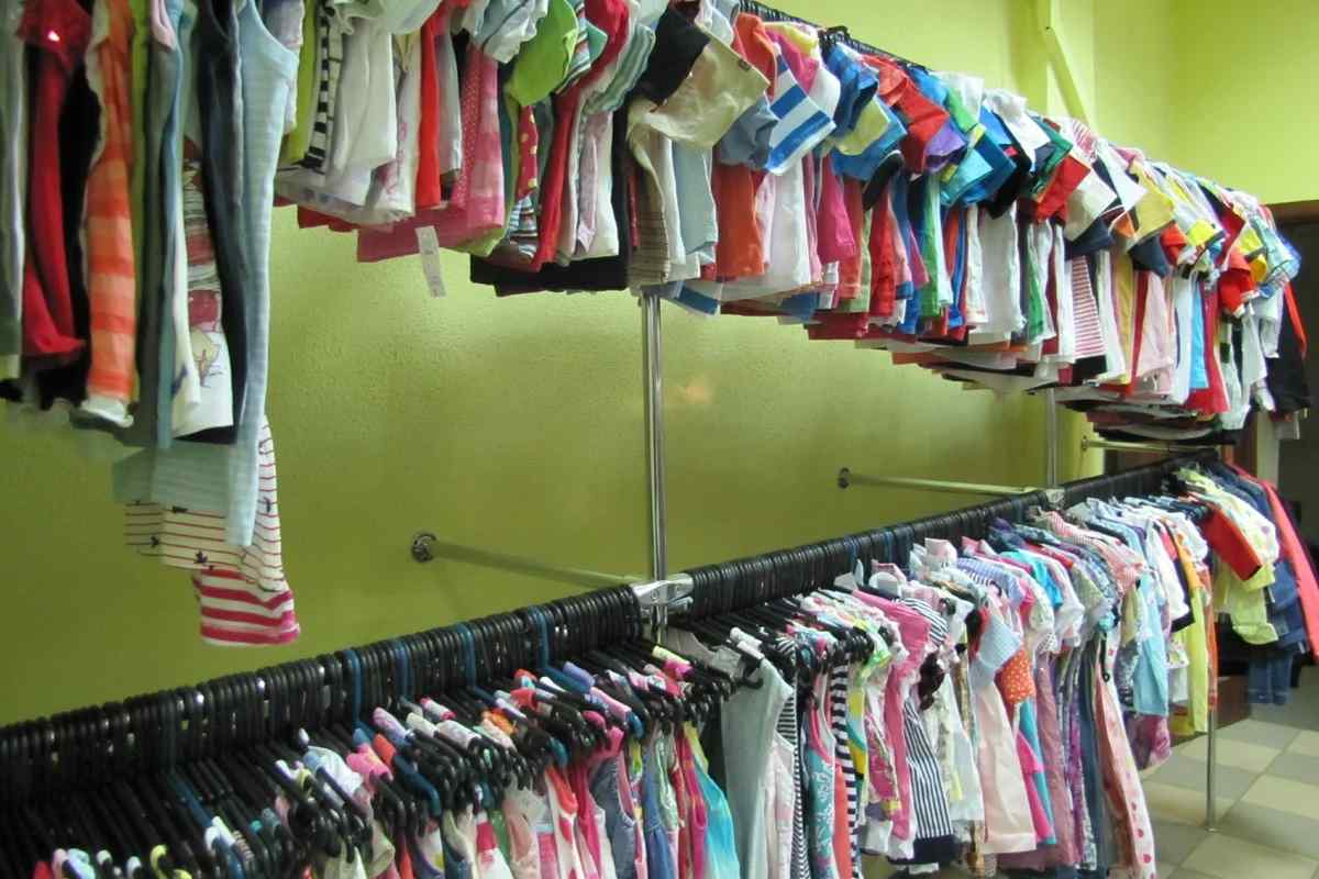 Куди віддати дитячий одяг
