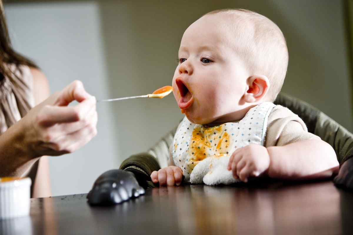 Як годувати дитину у 8 місяців