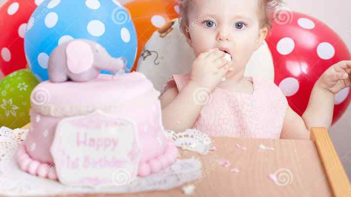 Як весело відзначити перший день народження малюка