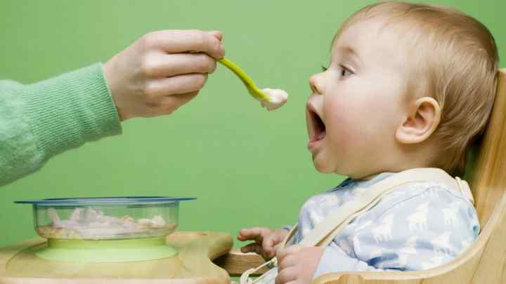 Чим годувати дитину в 10 місяців