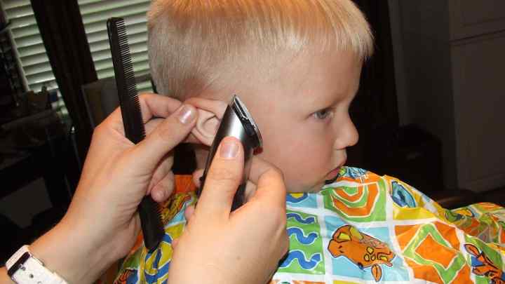 Як підстригти дитину машинкою