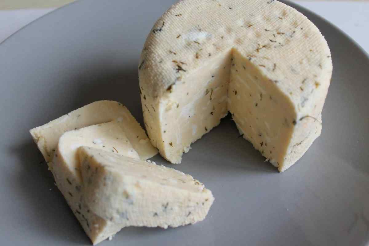 Як зробити сир з простокваші
